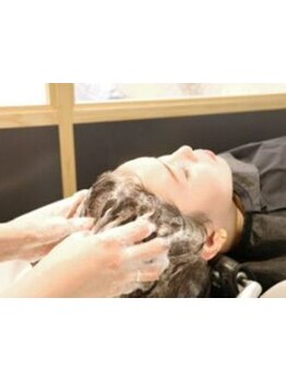 オーガニックブランド”SHIGETA”使用☆本格的なヘッドスパで日頃の疲れを癒し、健康的な美髪へと導く…♪