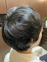 耳にかかるショートスタイル