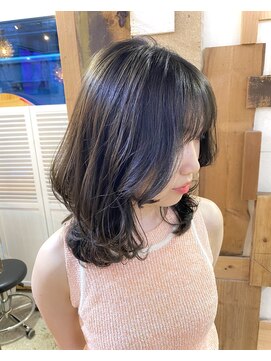 クエント(cuento) 韓国風ひし形ミディアム/レイヤー/イメチェン/外ハネボブ