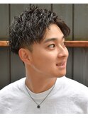 黒髪ツーブロックアップバング無造作ツイストスパイラルパーマ