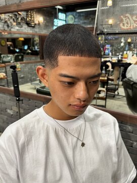 フォーコーナーズカットショップスリーセント 栄(FourCornersCutShop 3/cent) イージーバズ/バズクロップ/ボウズフェード/バズカット