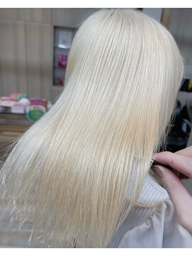 ラヴィエール(LAVIERE by R-EVOLUT) ホワイトカラー/ホワイトシルバー/ケアブリーチダブルカラー柏