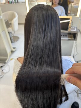 アスタリスク(asterisk) 自然なラインでツヤのあるストレートロング