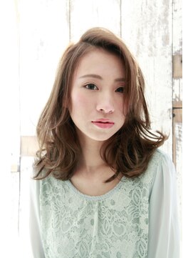 ウィーヴィーアイレックス(weebee Ailex) 外国人風ミディ