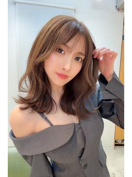 エミュ 新宿(emu) 大人可愛いくびれレイヤーミディアム新宿