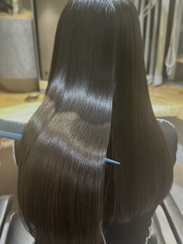 ラウムトウキョウ(RAUM TOKYO)の写真/ヴィラロドラ×髪質改善◆髪のダメージを抑えながら、透明感のあるグレイカラーが手に入る＊