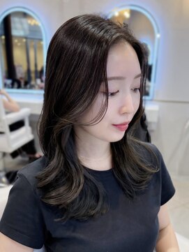 ティア 青山(Tia.) (韓国風/くびれヘア/縮毛矯正/前髪/韓国レイヤー/小顔)