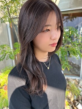 クティエ(Cuthie) #ミディアムレイヤー#顔周りレイヤー#暗髪グレージュ#20代#30代