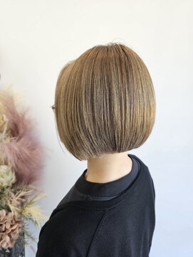 アンジュール ベージュ×ショートボブ