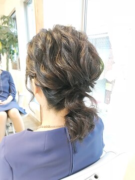 ロカット サロン(Roquat Salon) ミディアムローポニーアレンジ【ヘアアレンジ 立川/立川南口】