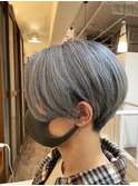 丸みショート/シルバーアッシュ/ハイトーン/センターパート