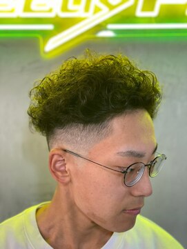 グリーディーフォックス 代々木(Greedy FOX) コンマヘア/センタ-パ-ト/ツイストスパイラル/スキンフェード