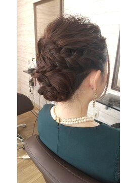 アンフィ(Amphi) 編み込み下目アップ