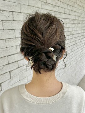 エーケーエー(hair life a.k.a) 定番シニヨン