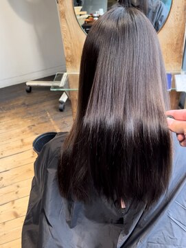 ヨンセンチメートルヒロサカ(4cm HIROSAKA) 髪質改善ストレート