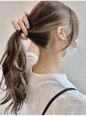"インナーカラーベージュ×ポニーテール