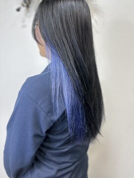 ジウ 上通り(JIU) 20代30代小顔ゆるふわセミロング　イヤリングネイビー