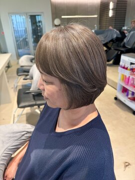 エレン 向ヶ丘遊園 登戸(ELEN) ハイライト白髪ぼかしショートショートボブ大人ヘア向ヶ丘遊園