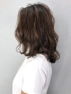 アイティー バイ アルバム 浦和店(IT by ALBUM) ウェーブボブ_オリーブカラーハイライトカラー_ba248611