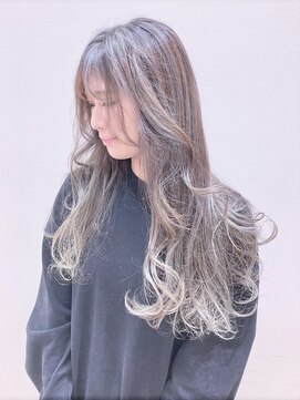 ヘアーライズ 池袋東口店(hair RISE) ロングヘアーにバレイヤージュベースのハイライトシルバーグレー