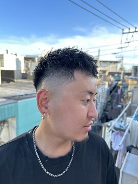 ザ フェイダーズ(The Faderz) 束感ツーブロックマッシュスキンフェード波巻き無造作ショート