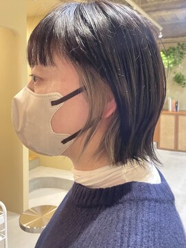 シリ アンド ブラント(siri and brunt) ホワイトベージュインナーカラー×外ハネボブ