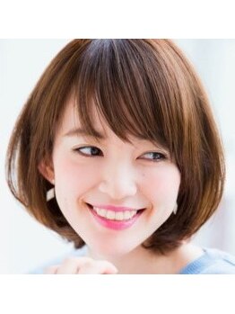 30代後半から少しずつ気になり始める白髪。美しく、健康的に染め続けたいから施術とケアは同時に行う。