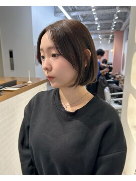 ジーナ 難波(Zina) ブリーチなしアッシュブラウン×タッセルボブ