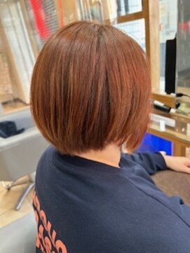 スタジオ アルファプラス 日暮里店(studio α+) ステップボーンカットカットボブショートハイライト白髪ぼかし