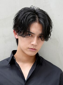 フィフス トウキョウ (fifth TOKYO) 自然な毛流れでラフにキマるセンターパート×ニュアンスパーマ