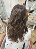 透明感ベージュ