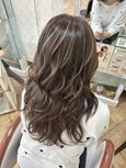 透明感ベージュ