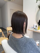 ユヌ(une) 切りっぱなしボブ×イヤリングカラー