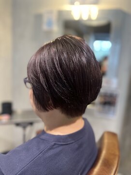 サンカリ 真法院店(SANKARI) 丸みのあるシルエットが特徴のショートボブスタイル