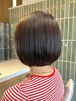 スリー ナカノシマ(three. Nakanoshima) 【three.中之島】脱白髪染めで叶える上品グラボブ