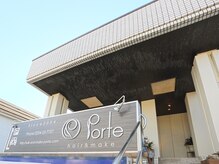 ポルト ヘアーアンドメイク(Porte Hair&Make)の雰囲気（階段を登って2階です (裏にエレベーターもあります)）