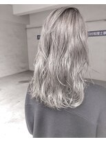 ヘアーアンドアトリエ マール(Hair&Atelier Marl)&nbsp;【Marl】ホワイトアッシュカラーの外国人風セミディ♪