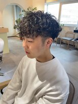 ユヌ(Une)&nbsp;波巻きパーマ　波巻きスパイラル　メンズ