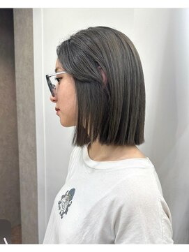 ガーデンヨコハマ(GARDEN YOKOHAMA) ロブ　ボブ　長め前髪　オリーブ　グレーベージュ　ワンブリーチ