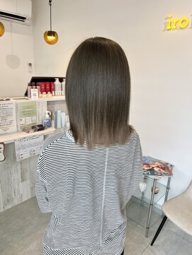 イロアイ(iro I) オリーブグレージュ×ホワイトミルクティー