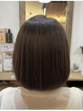 クオリア(QUALIA) 肩上ボブ×オリーブベージュ