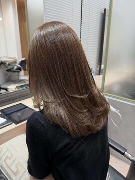 エレノア 新宿新南口(Eleanor) レイヤーカット×トパーズベージュ