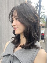 マノハル(MANOHARU)&nbsp;ミディアムレイヤーカット　ダークグレージュカラー