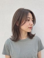 クシェル バイ リリア(kuschel by LILIA.)&nbsp;センターパートのミディアムウルフ