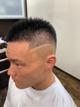 サロンドナイト 騎士東京店(Salon De Knight) バーバー風　スキンフェード