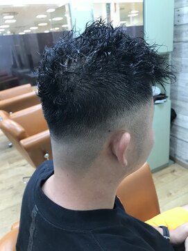 美容室 綺麗 ツイストスパイラル　フェード