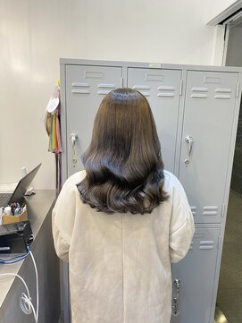 プレシャスバイプロデュース(precious by Produce) 艶オリーブグレージュ[町田／町田駅/町田駅前店/学割U24/JR町田]