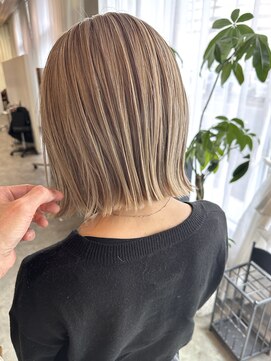 アドラーブル ココロ 新潟(adorable CoCoLo) 10代20代30代透明感ミルクティーボブ外ハネ