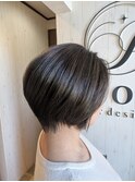 オリーブグレージュ×ショートスタイル