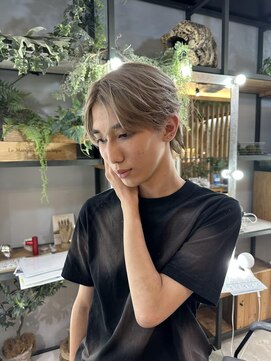 ザ ラボ アングゥ(The Labo ungu) フェザーウルフ×ホワイトベージュ